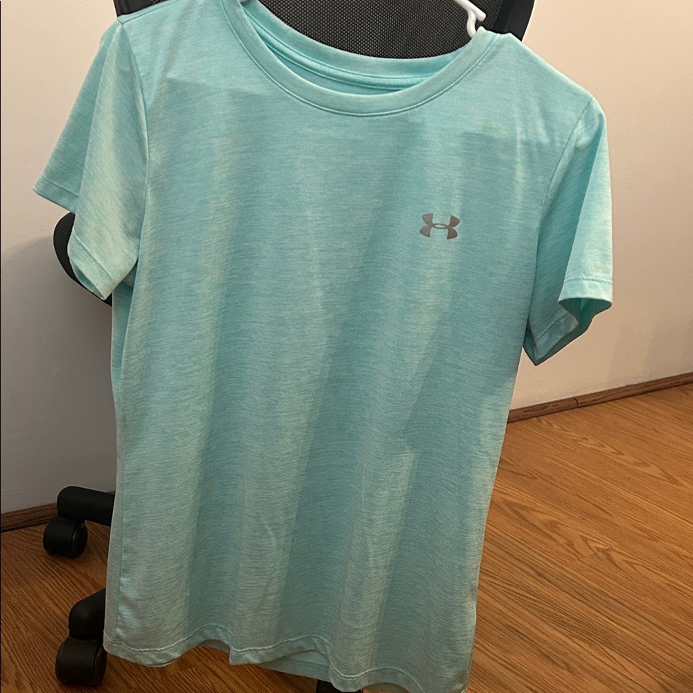 Woman’s Under Armour tee medium greenish blue